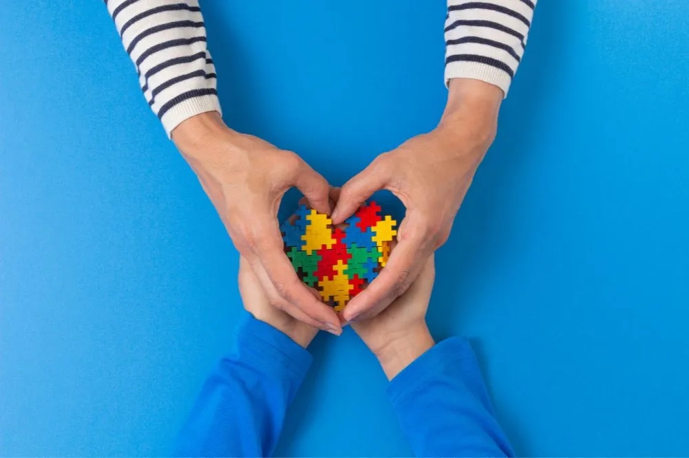 Jak skutecznie wspierać dziecko z zespołem aspergera w codziennym życiu