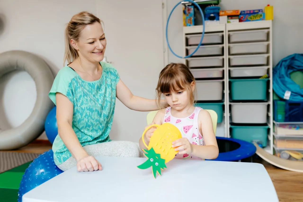 Integracja sensoryczna ćwiczenia w domu – proste sposoby na wsparcie dziecka