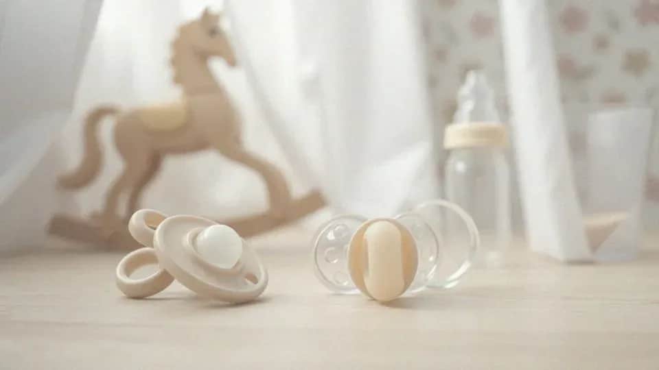Kiedy zmienić smoczek na większy? Zobacz, jak uniknąć frustracji dziecka