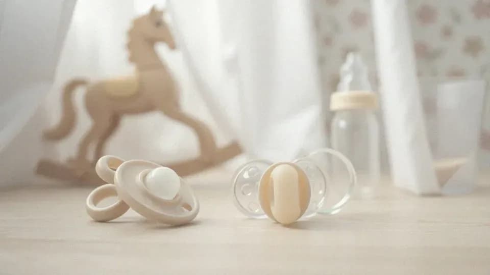 Kiedy zmienić smoczek na większy? Zobacz, jak uniknąć frustracji dziecka