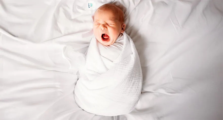 Jak zawinąć dziecko w pieluchę tetrową, aby zapewnić mu komfort?