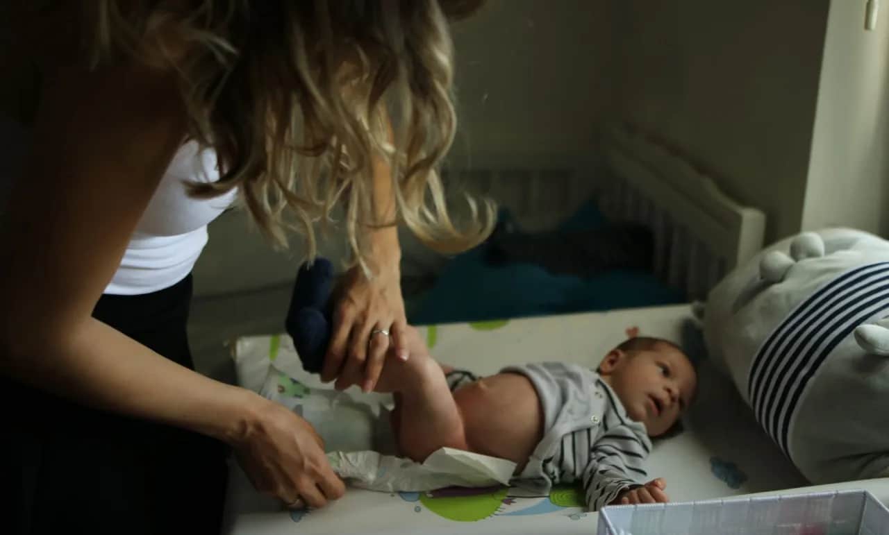 Ile pieluch dziennie zużywa niemowlę? Zaskakujące fakty o pieluchach