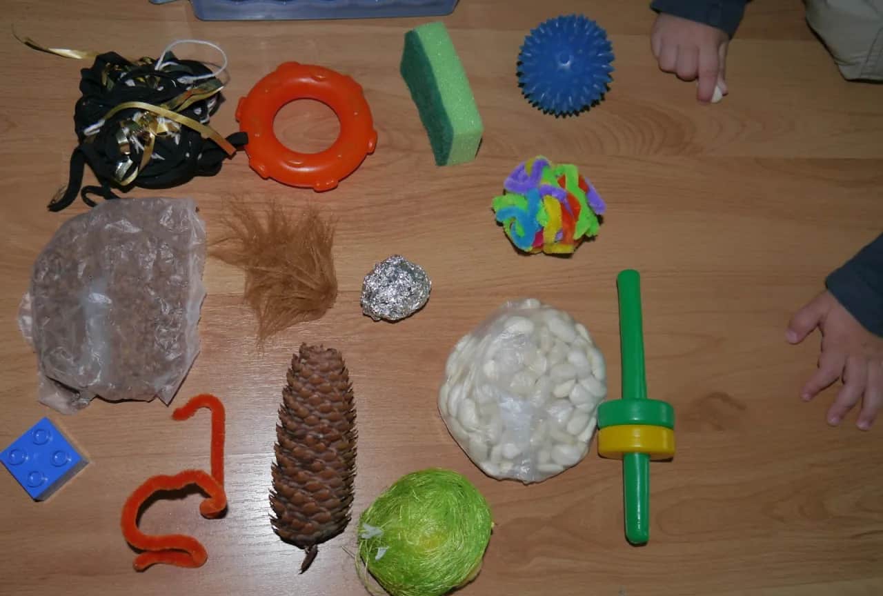 Pudełko sensoryczne: Klucz do rozwoju i radości Twojego dziecka