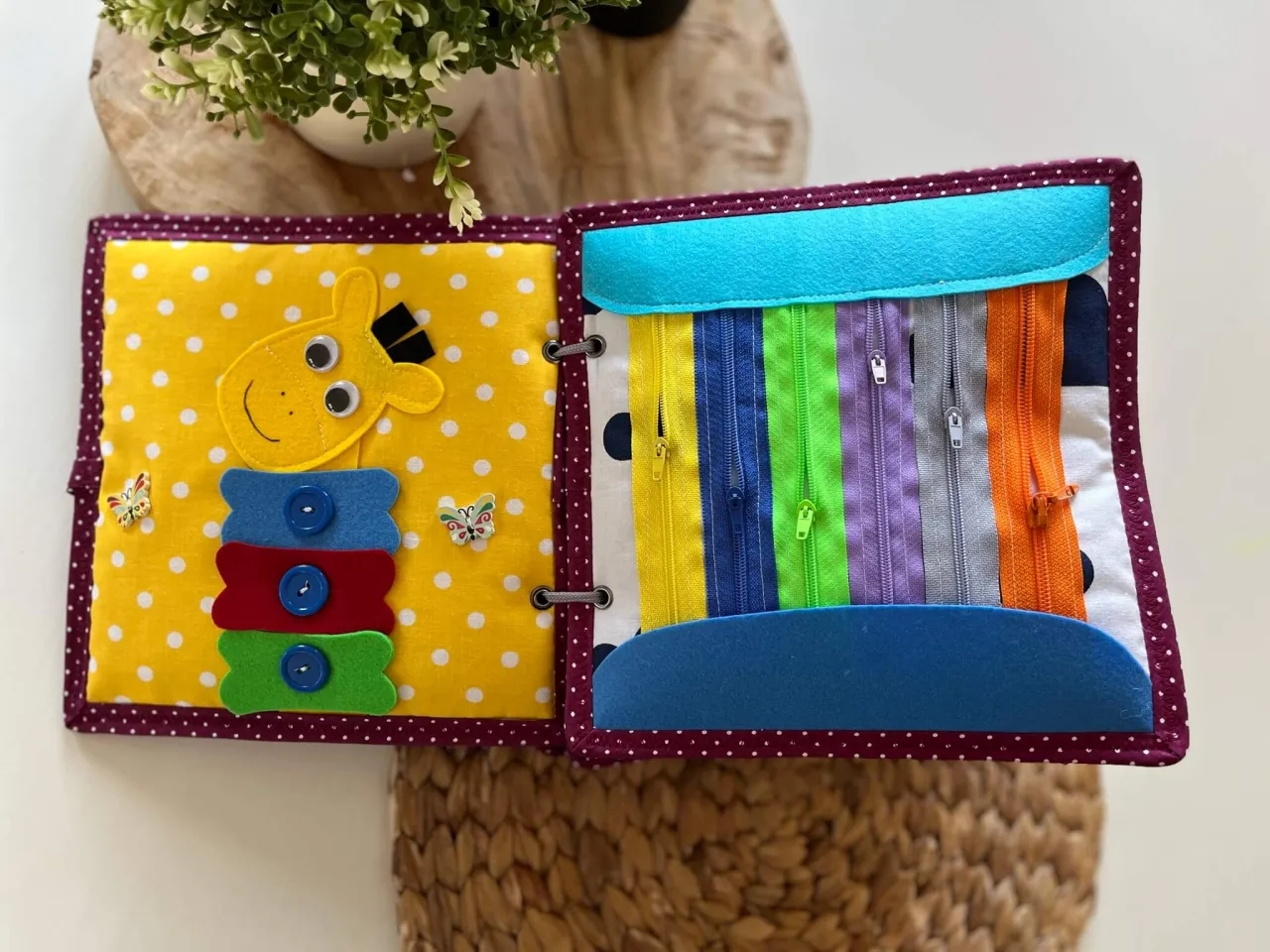 Miękka książeczka sensoryczna – jak wspiera rozwój Twojego dziecka