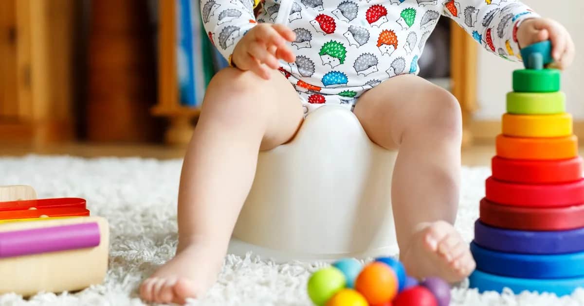 Kiedy nauczyć dziecko korzystać z nocnika? Oto sygnały gotowości