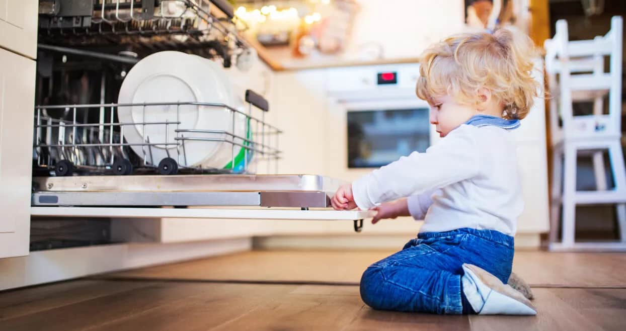 Od jakiego wieku dziecko może zostać samo w domu? Ważne informacje